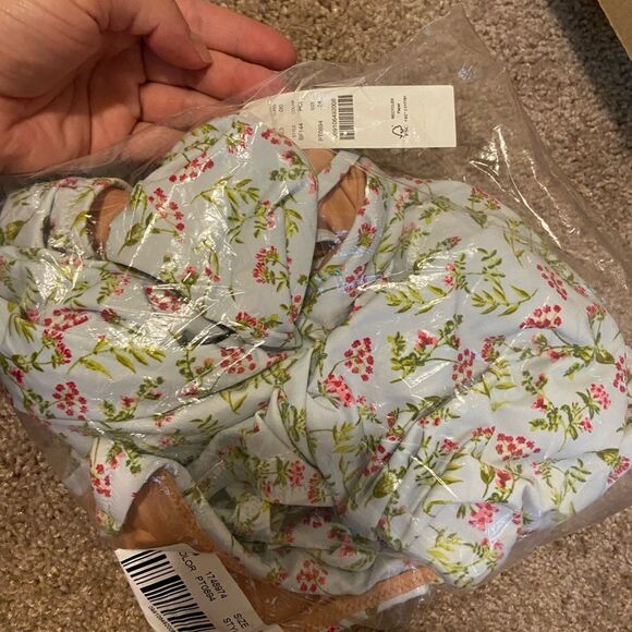NWT J.Crew Plunge one-piece in cloud meadow floral size 24 - Picture 4 of 7